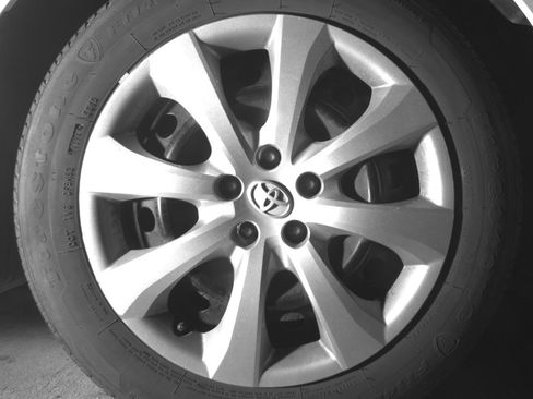 Used 2025 Toyota Corolla LE image 13