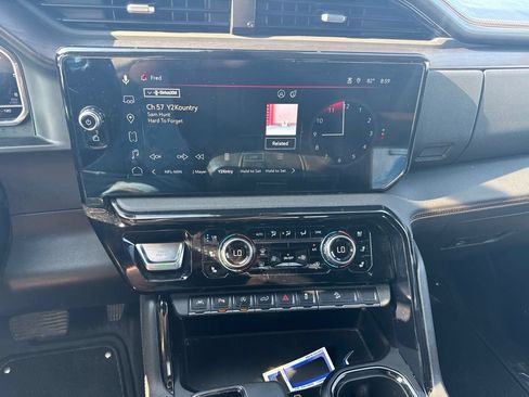 Used 2024 GMC Sierra 1500 AT4 w/ Technology Package AWD/4WD image 18