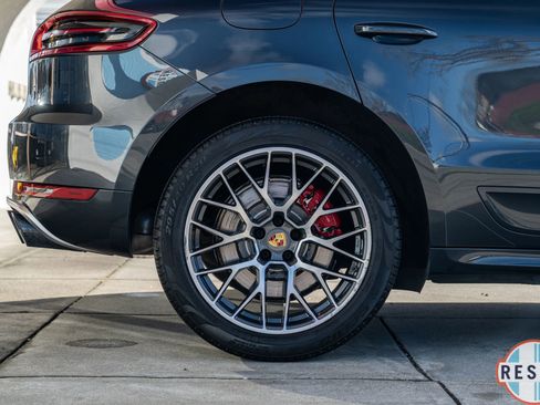 Used 2018 Porsche Macan Turbo image 14