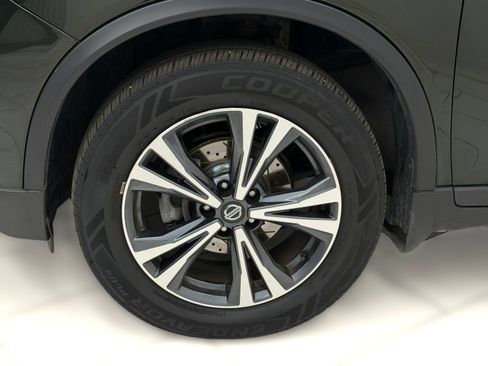 Used 2019 Nissan Rogue SV w/ Premium Package AWD/4WD image 11
