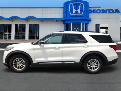 Used 2025 Ford Explorer Active w/ Active Comfort Package RWD image 3