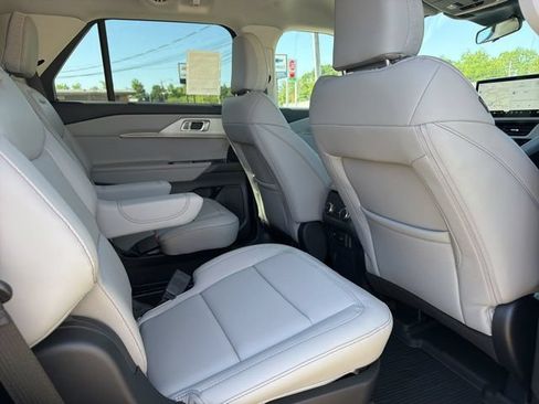 New 2026 Ford Explorer Active w/ Active Comfort Package RWD image 12