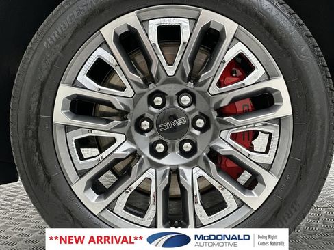 Used 2025 GMC Yukon Denali Ultimate AWD/4WD image 10