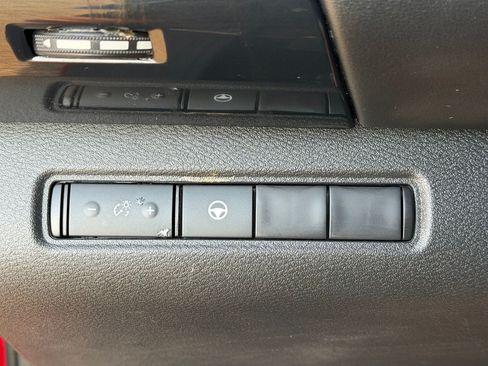 Used 2022 Nissan Pathfinder SV FWD image 19