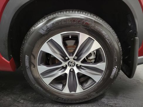 Used 2022 Toyota Highlander XLE AWD/4WD image 10