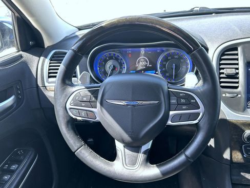 Used 2017 Chrysler 300 C RWD image 11