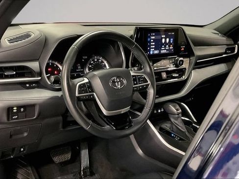 Used 2023 Toyota Highlander XSE AWD/4WD image 16