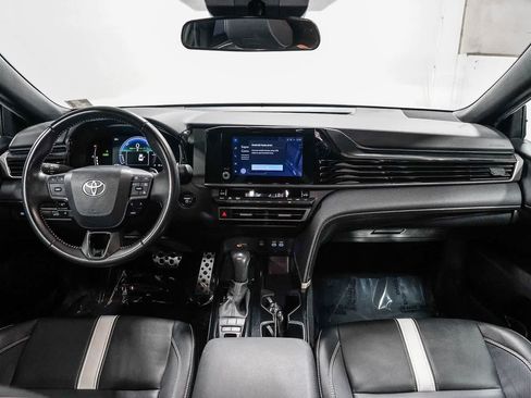 Used 2025 Toyota Camry SE FWD image 11