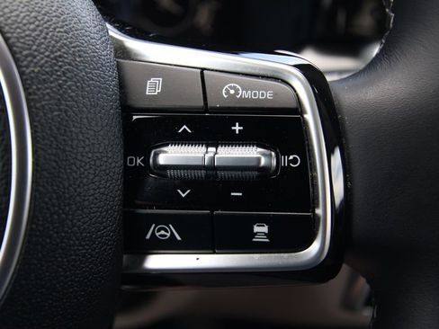 Used 2023 Kia Sorento SX Prestige w/ Panoramic Sunroof Package AWD/4WD image 23