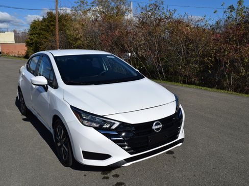 New 2025 Nissan Versa SV w/ Trunk Package image 4