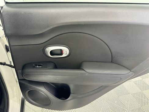 Used 2019 Kia Soul + FWD image 25