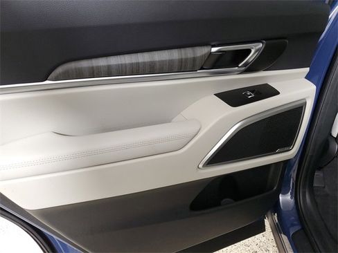 Used 2023 Kia Telluride EX image 9