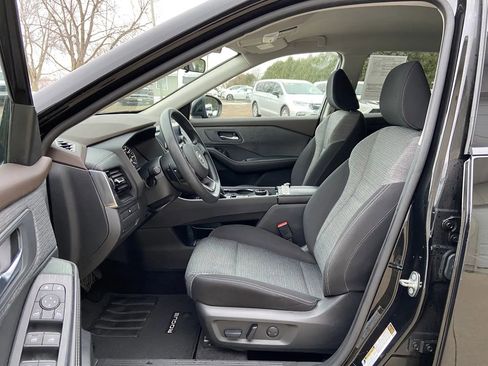 Used 2021 Nissan Rogue SV image 11