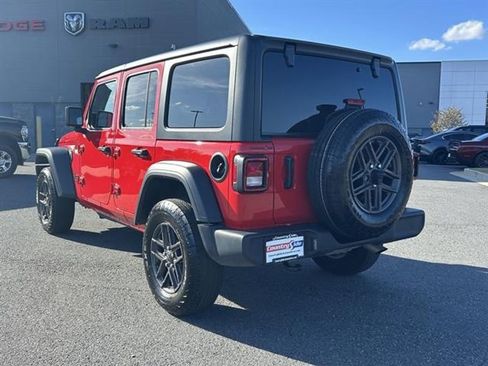 Used 2025 Jeep Wrangler Sport S image 7