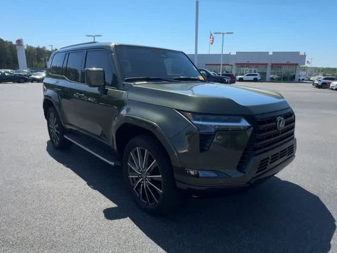 Used 2024 Lexus GX 550 w/ Accessory Package (2T) AWD/4WD image 2