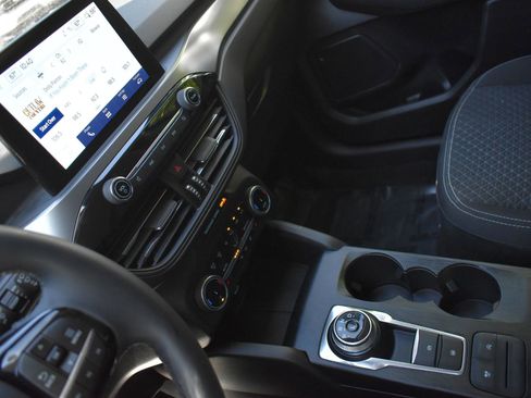 Used 2023 Ford Escape Active w/ Cold Weather Package FWD image 25