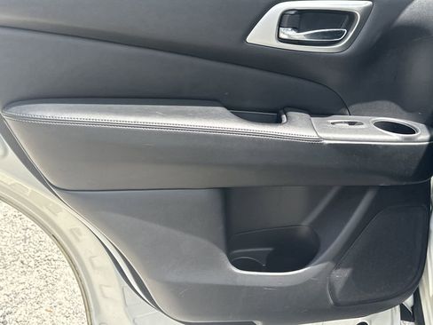 Used 2017 Nissan Pathfinder SL w/ SL Tech Package AWD/4WD image 23