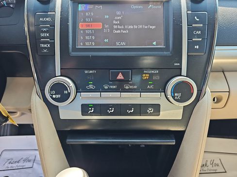 Used 2014 Toyota Camry LE FWD image 19