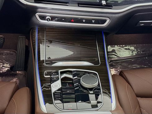 Used 2023 BMW X7 xDrive40i w/ Climate Comfort Package image 34