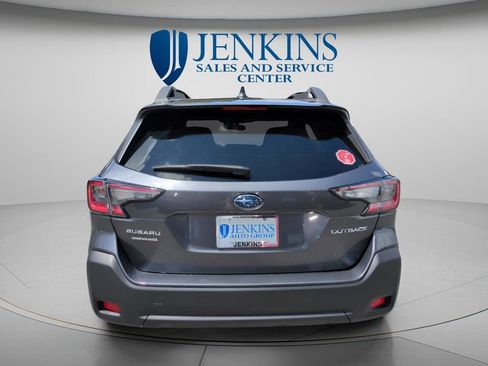 Used 2025 Subaru Outback Premium AWD/4WD image 4