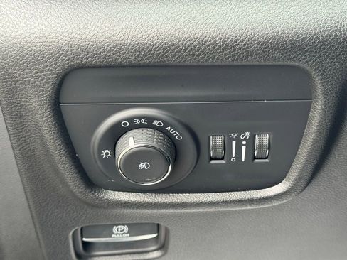 Used 2023 Jeep Grand Cherokee Limited AWD/4WD image 26
