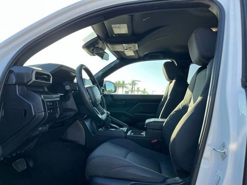 Used 2025 Toyota Tacoma SR image 12