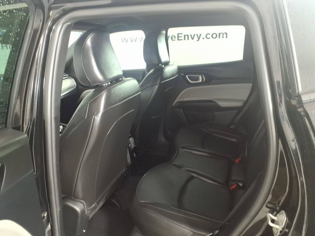 Used 2025 Jeep Compass Limited w/ Elite Group AWD/4WD image 9
