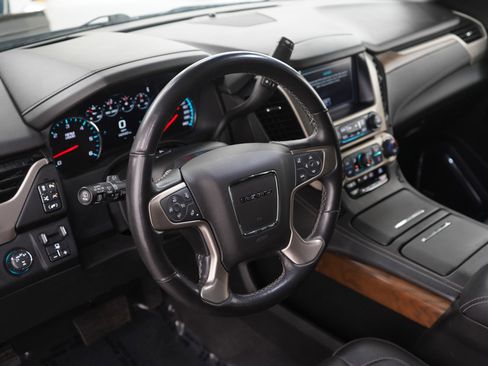Used 2020 GMC Yukon XL Denali w/ Denali Premium Package AWD/4WD image 23