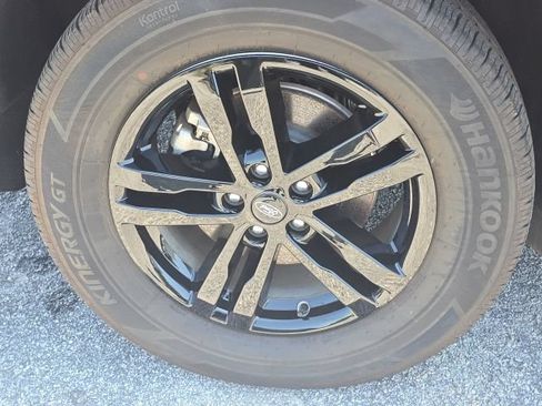Used 2024 Ford Explorer XLT RWD image 10