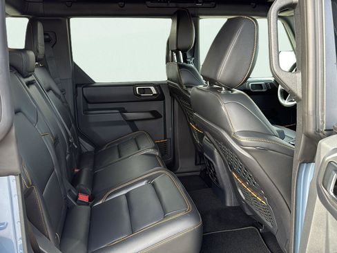 Used 2024 Ford Bronco Badlands w/ Sasquatch Package image 18