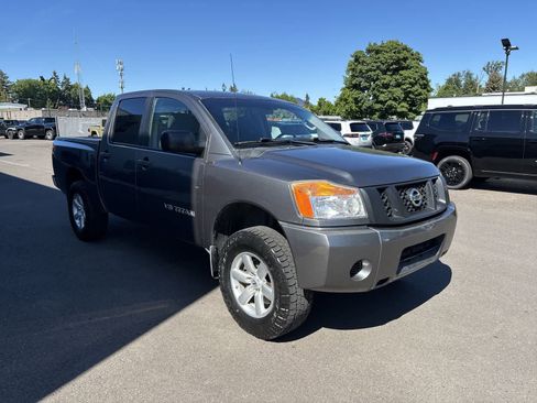 Used 2015 Nissan Titan S AWD/4WD image 5