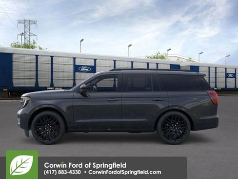 New 2026 Ford Expedition Platinum image 3