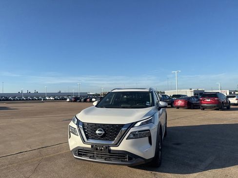 Certified 2023 Nissan Rogue SL w/ SL Premium Package FWD image 5