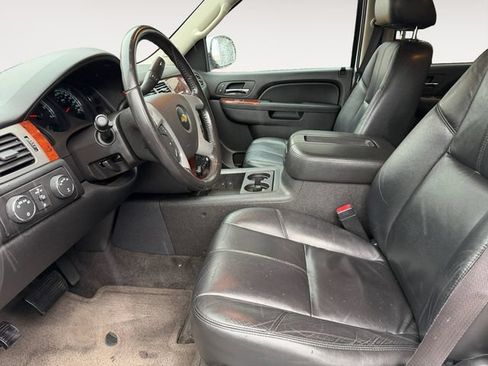 Used 2012 Chevrolet Suburban LT w/ Luxury Package AWD/4WD image 9