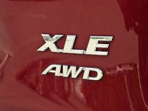 Used 2021 Toyota RAV4 XLE AWD/4WD image 29