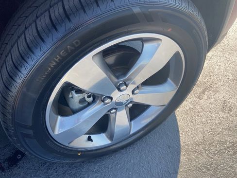 Used 2015 Jeep Grand Cherokee Limited image 3
