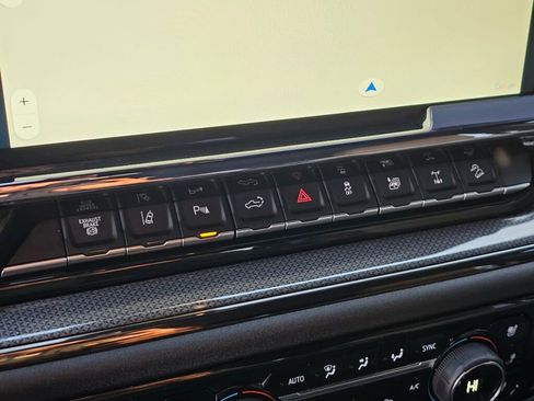 Used 2024 Chevrolet Silverado 2500 ZR2 w/ Technology Package image 28