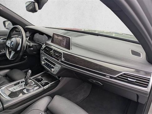 Used 2021 BMW 740i w/ Luxury Rear Seating Package RWD image 28