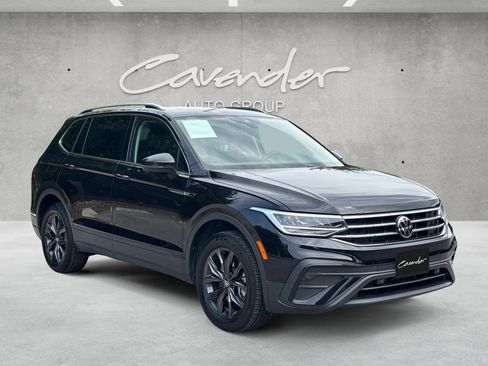 Used 2023 Volkswagen Tiguan SE FWD image 2