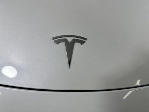 Used 2021 Tesla Model Y 2WD image 9