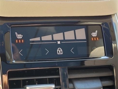 Certified 2025 Volvo XC90 T8 Plus w/ Protection Package Premier image 9