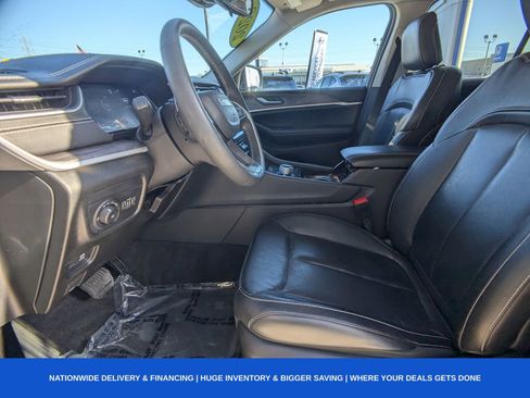 Used 2023 Jeep Grand Cherokee Limited image 13