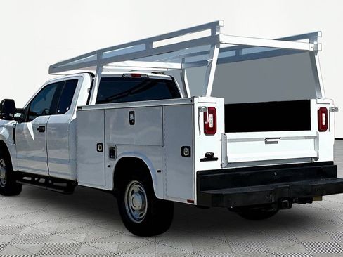 Used 2020 Ford F250 XL w/ Power Equipment Group RWD image 4