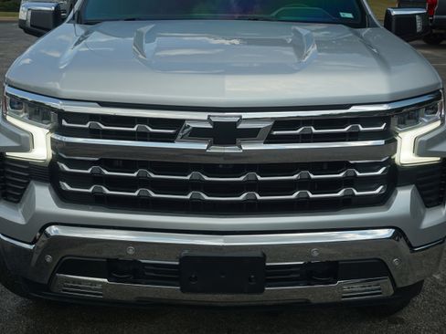 Used 2022 Chevrolet Silverado 1500 LTZ image 12