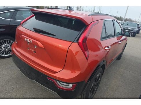 Used 2023 Kia Niro Wave w/ Wave Preserve Package image 3