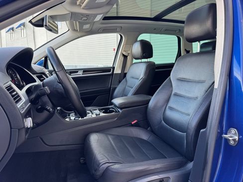 Used 2016 Volkswagen Touareg Executive image 11