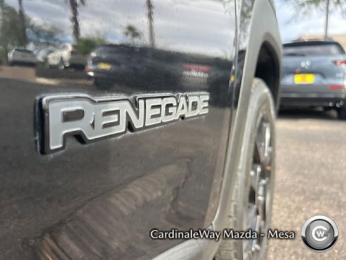 Used 2019 Jeep Renegade Altitude w/ Quick Order Package 2XM image 10