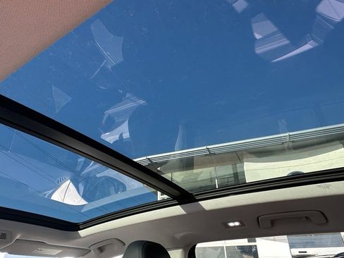 New 2025 Volkswagen Tiguan SE image 9