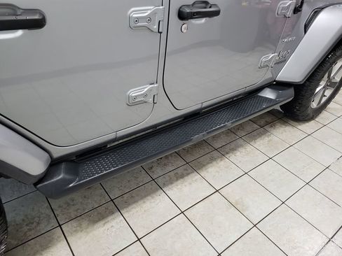 Used 2021 Jeep Wrangler Unlimited Sahara image 9