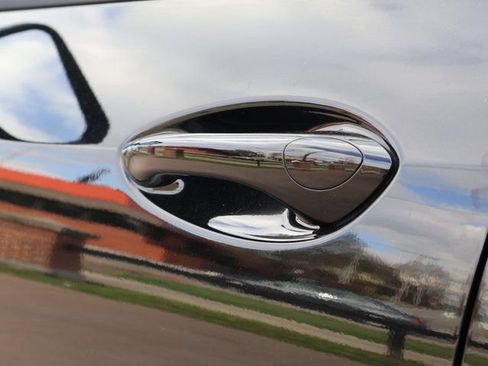 Certified 2025 Chevrolet Trax LT FWD image 21